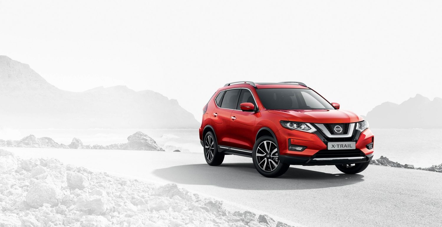 Nissan X-TRAIL med premium krom pack i öknen
