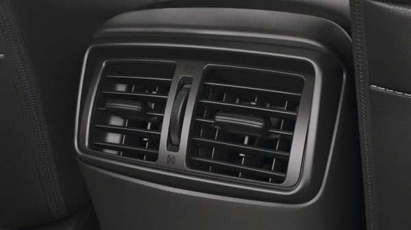 NISSAN X-TRAIL Detailaufnahme - Lüftungsschlitze hinten