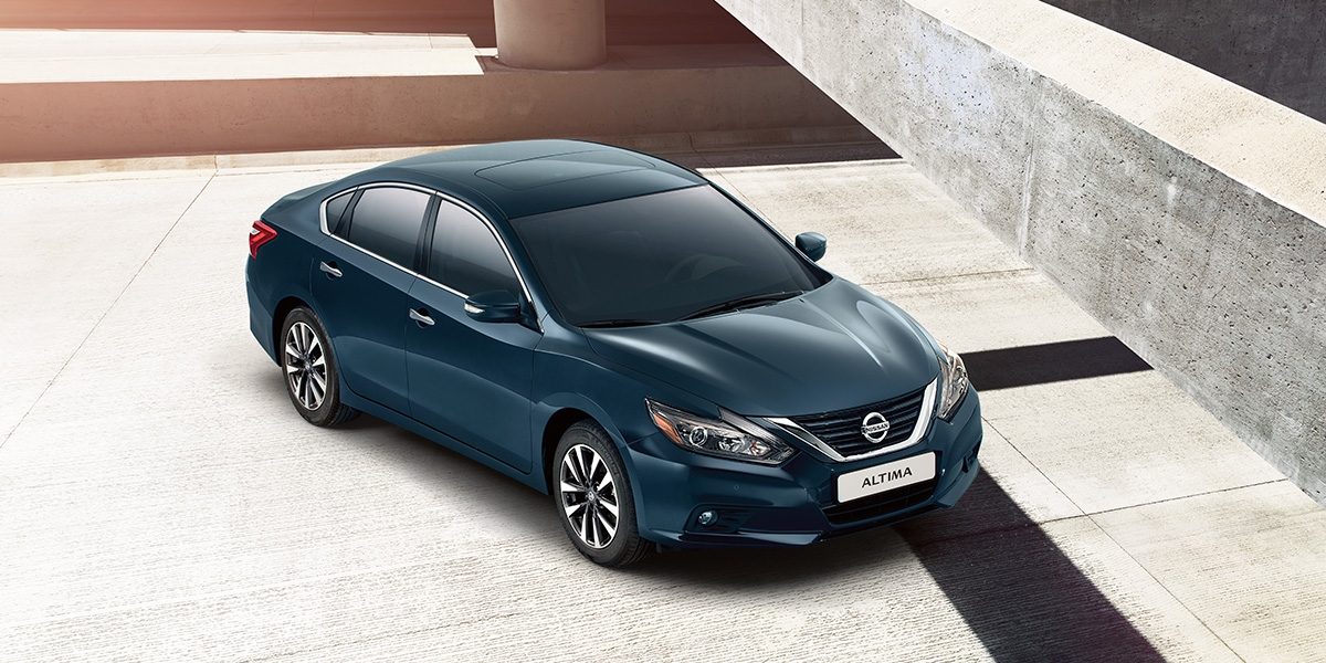 Nissan Altima-ն՝ մայրուղով ընթանալիս