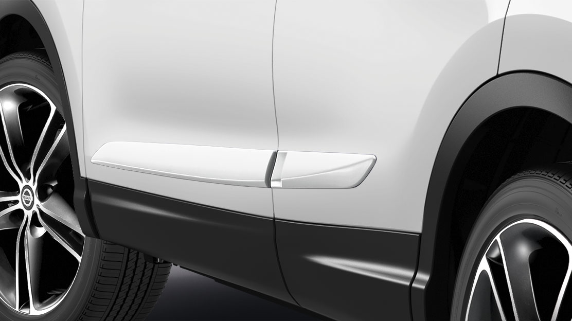 Qashqai body side moulding