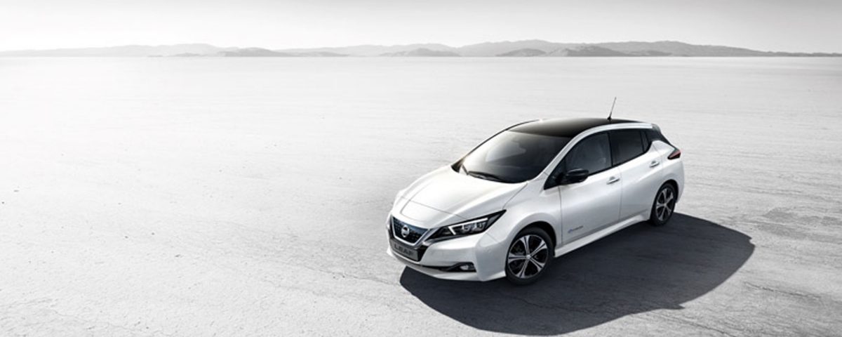 Veículos elétricos - Nissan LEAF - Vista frontal 3/4