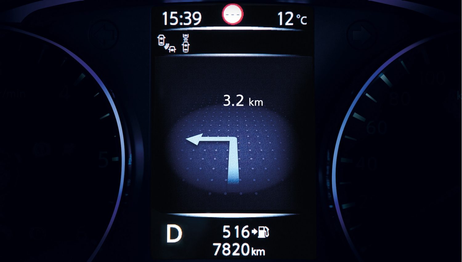 Qashqai dashboard view through steering wheel