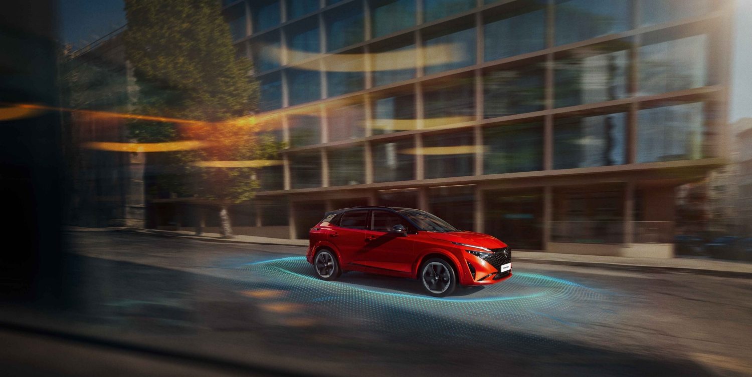 Nissan QASHQAI e-POWER, зображення автомобіля в місті — гібридний кросовер