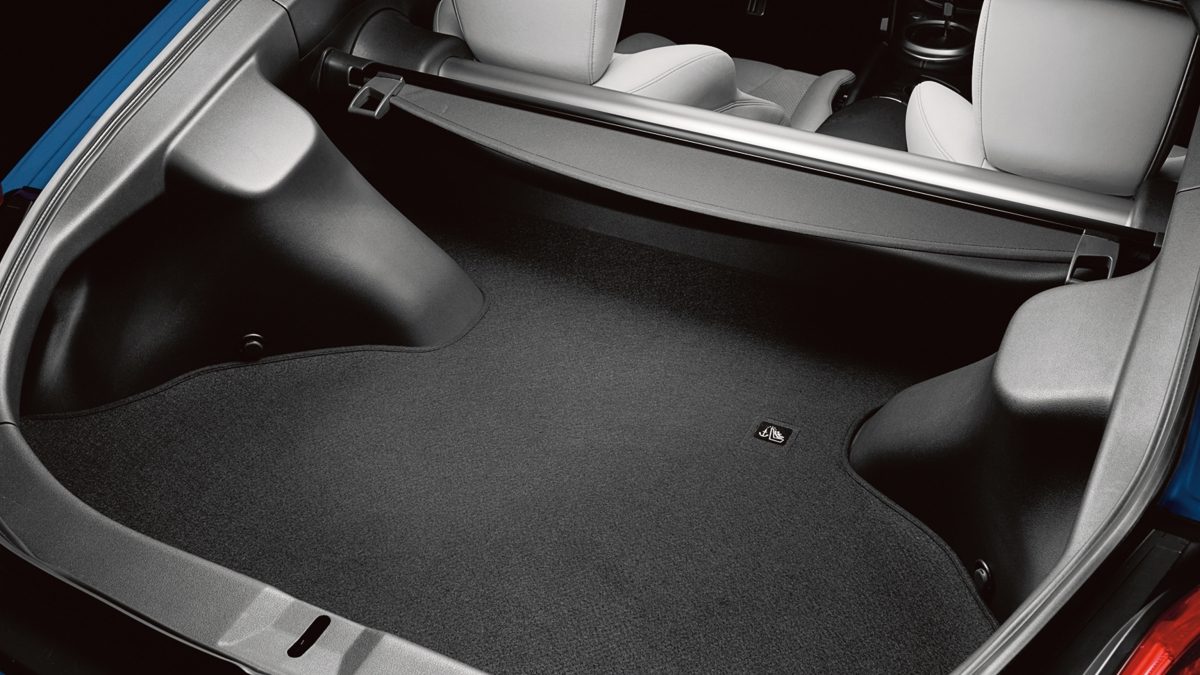 Nissan 370Z cargo compartments