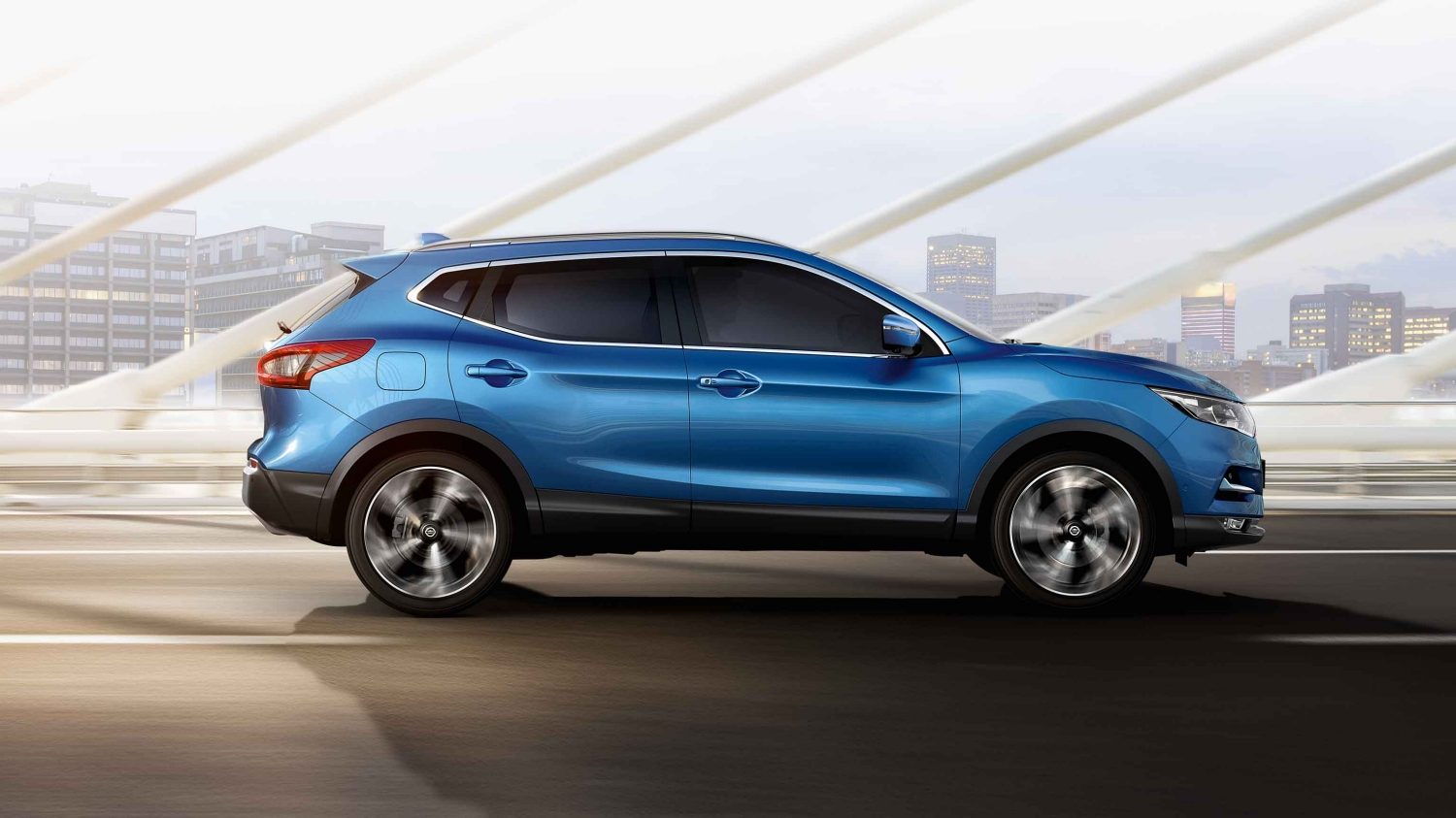 Qashqai Profile driving shot