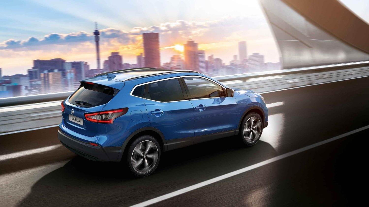 Qashqai on bridge