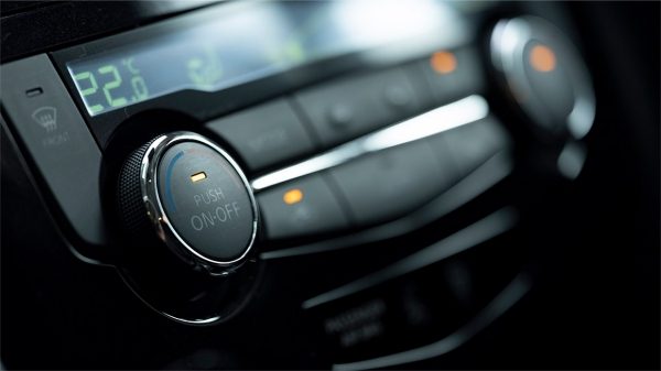 X-Trail detail shot temperature controls