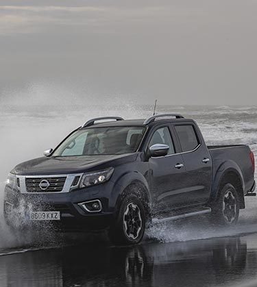 Nissan Navara auf nasser Strecke