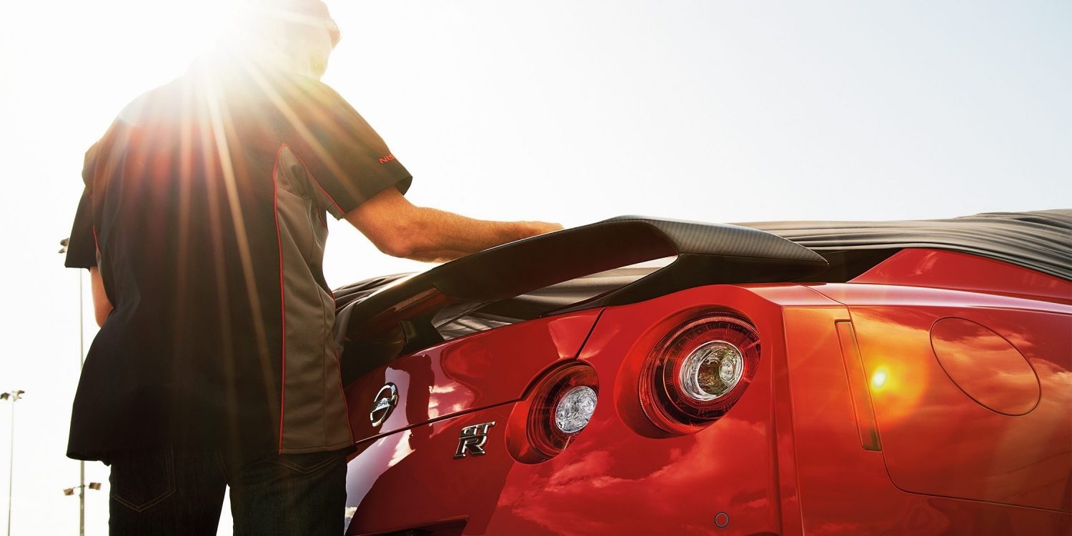 GT-R NISMO von hinten mit Fahrer
