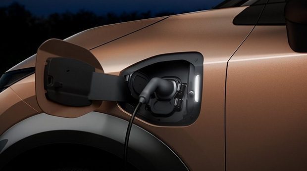 Ladeanschluss-Klappe des NISSAN ARIYA