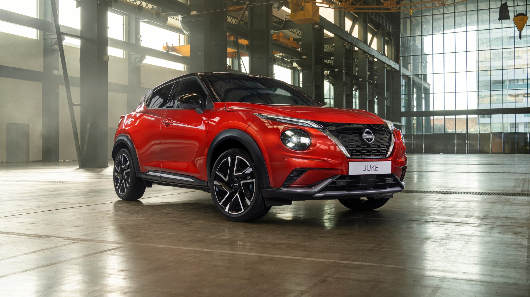 Nissan Juke 3/4 front image with city background