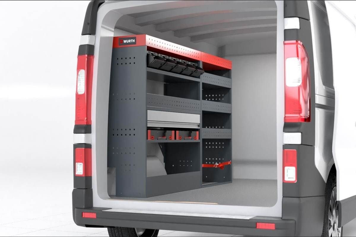 Nissan Primastar – 3/4 Heckansicht mit geöffneten Türen