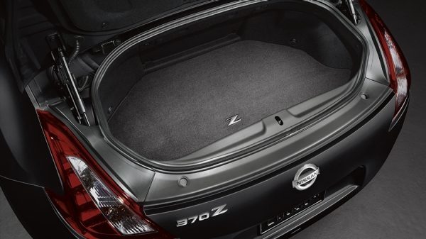 Nissan 370Z Roadster - Vue sur le coffre vide