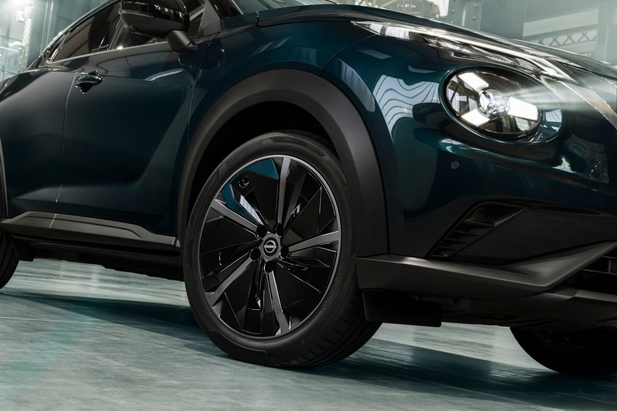 Nissan JUKE Hybrid SUV - nieuwe 19" Akari Black wielen