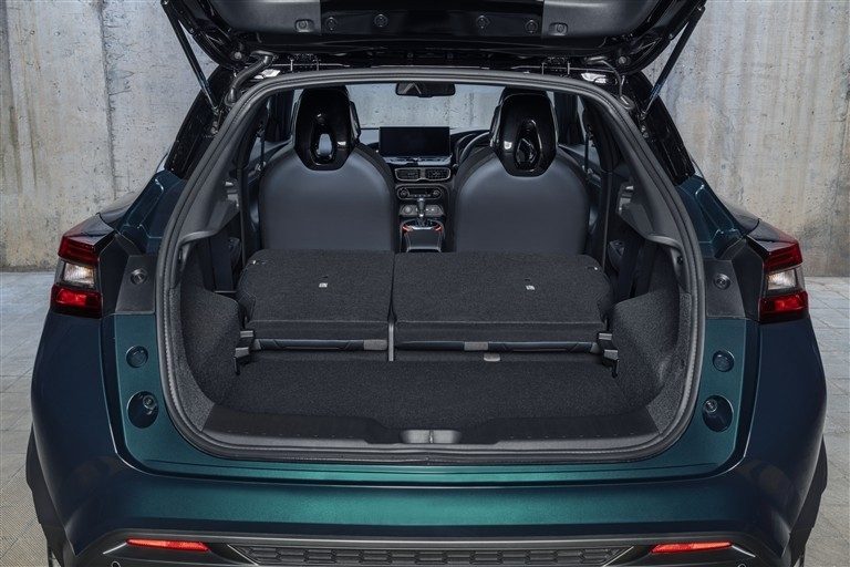 Nissan JUKE Hybrid SUV - profielaanzicht van de achterstoelen