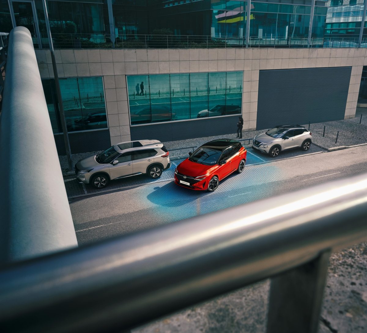 Nissan Qashqai e-Power top view parking shot in city - Hybrid SUV