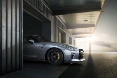 Vogelperspektive der Neuen Nissan GT-R auf der Rennstrecke