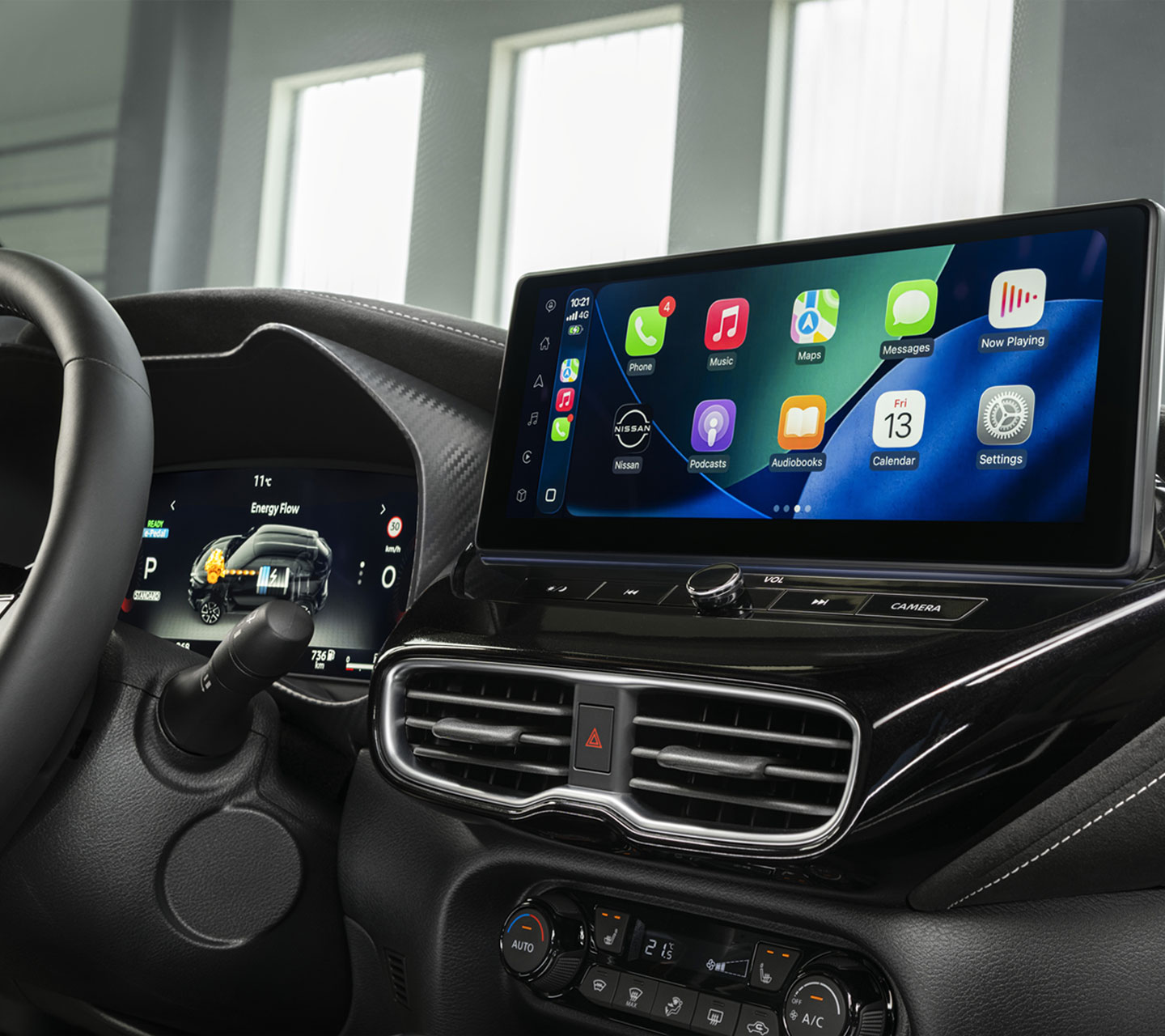Nissan Juke - osrednji zaslon z ikonami aplikacij in digitalna plošča z merilniki