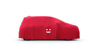 Nissan PIXO prekrit z rdečo prevleko z narisanim nasmeškom.