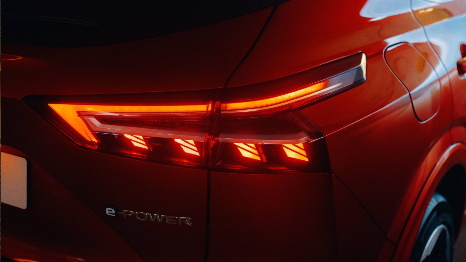 Zadnja strana automobila i LED luč.