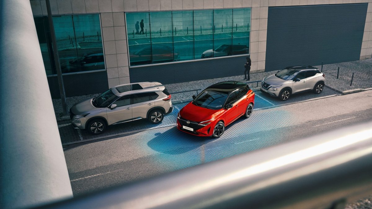 Nissan Qashqai e-Power top view parking shot in city - Hybrid SUV