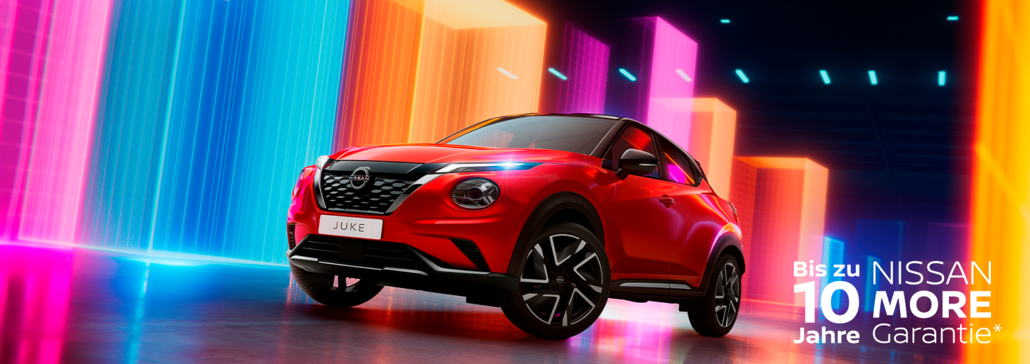 Der Nissan Juke fährt in der Stadt