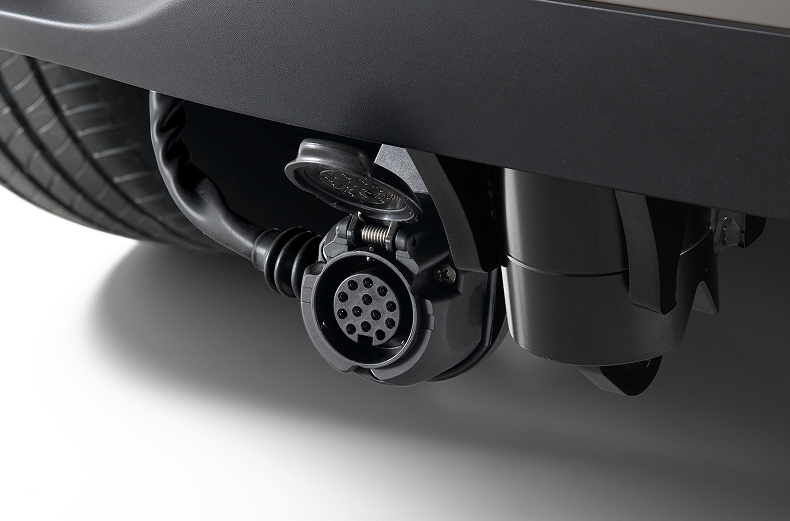 Elektrosatz für Anhängerkupplung am Heck eines Nissan Qashqai montiert.