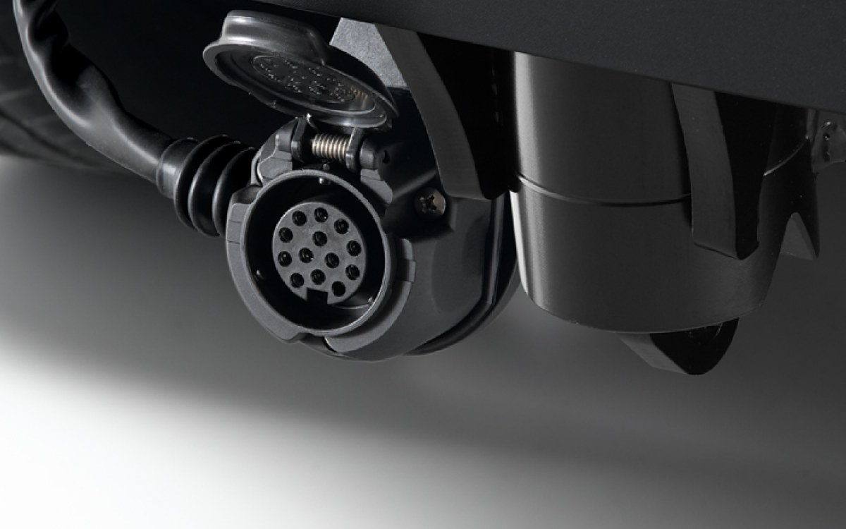 Elektrosatz für Anhängerkupplung am Heck eines Nissan Qashqai montiert.