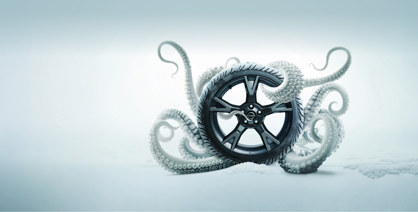 Nissan Original Winterkomplettrad von Oktopustentakeln umschlungen – symbolisiert starken Grip und Agilität des Winterreifens, inspiriert von natürlicher Intelligenz.