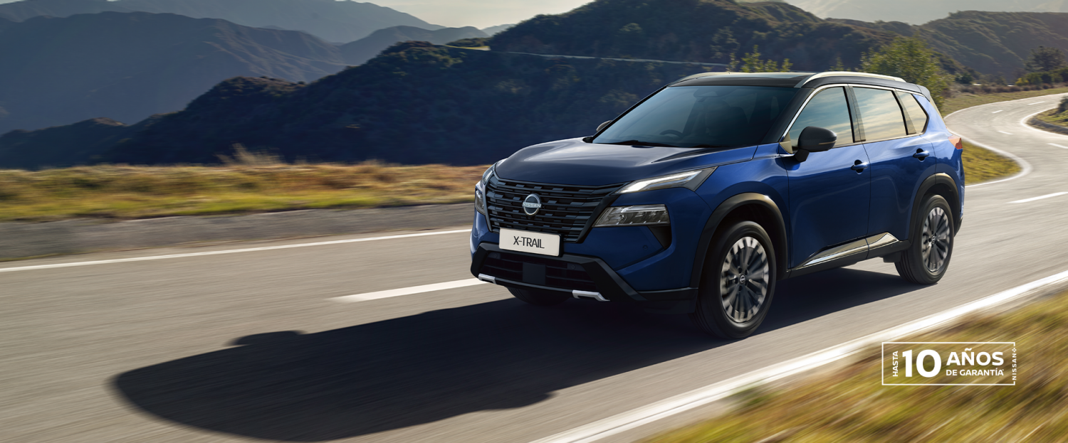 Nissan X-Trail e-power circulando por la carretera