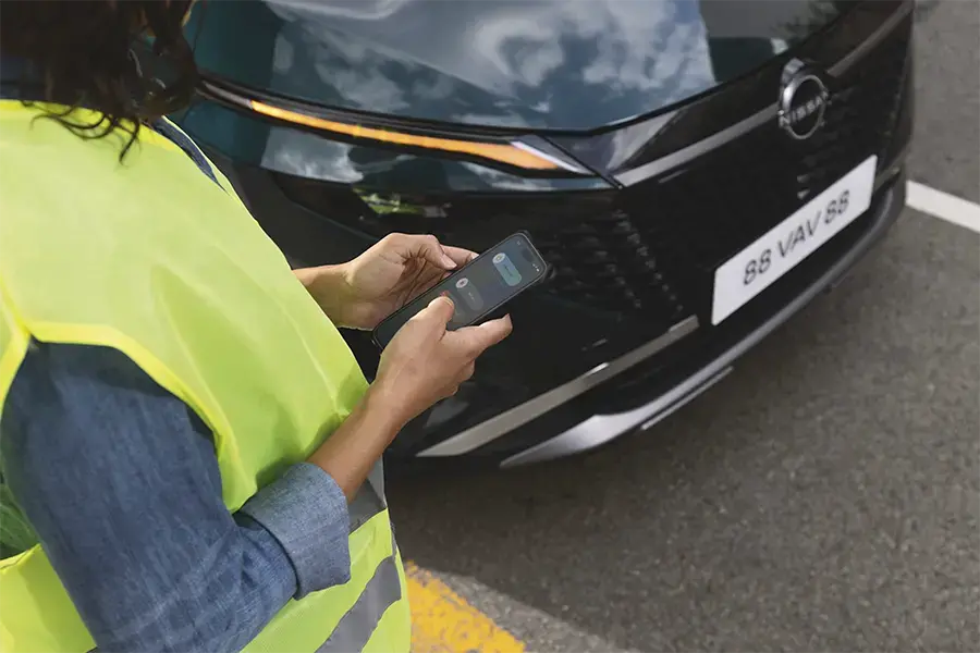 Propietaria Nissan Qashqai solicitando asistencia en carretera via llamada