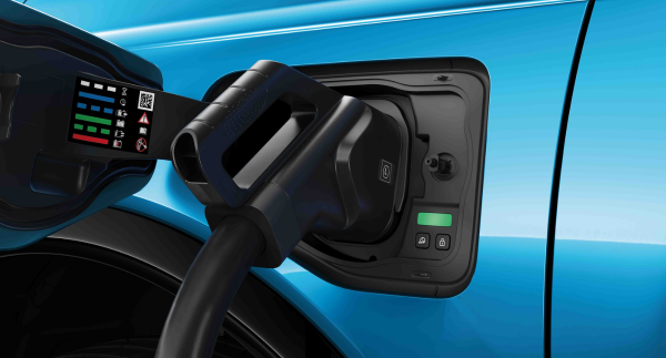 Nissan Micra 100% eléctrico cargándose