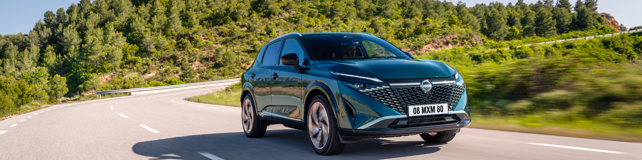 Nissan Qashqai con nuevo e-POWER circulando por carretera