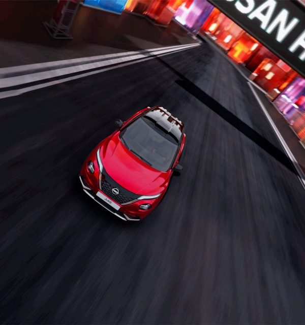 Nissan Juke de color rojo circulando vista desde arriba