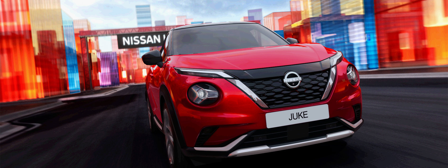 Nissan Juke rojo circulando por una carretera