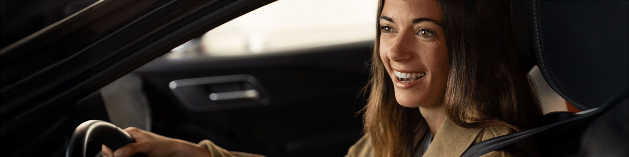 Aitana Bonmatí dentro de un Nissan Ariya