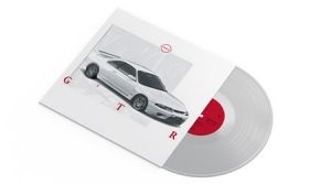 Rosalía y el Nissan GTR