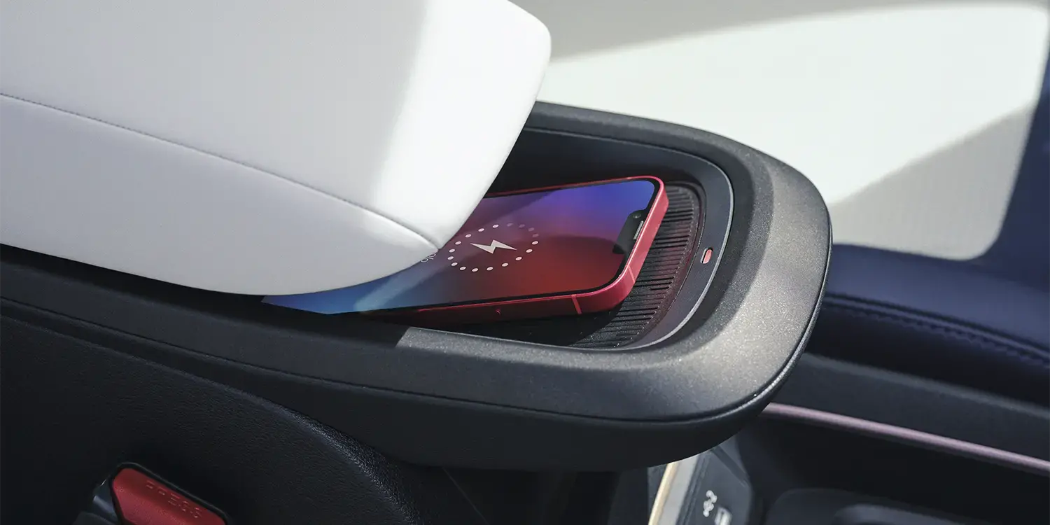 Detalle del cargador de móvil