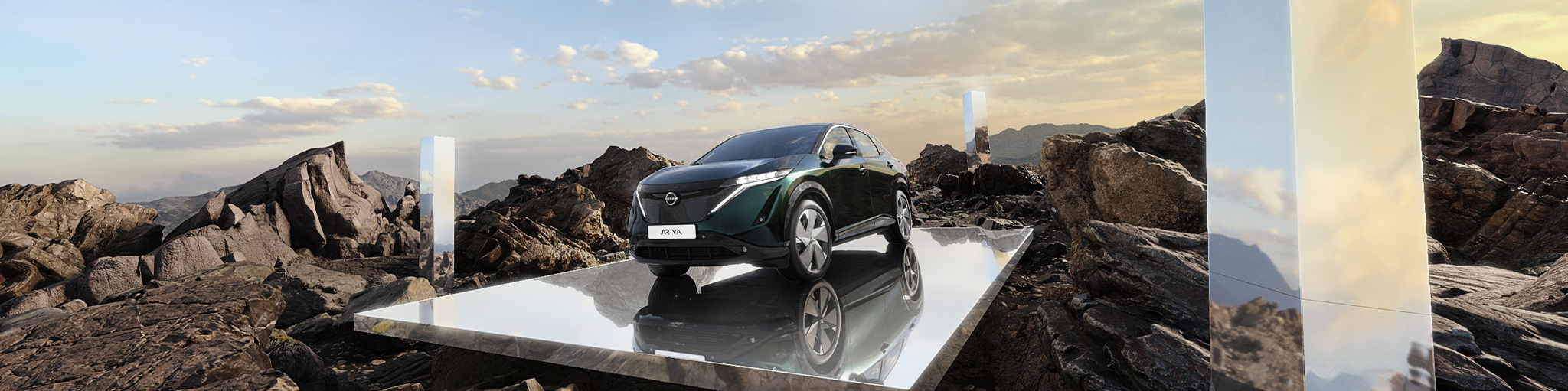 Un Nissan Ariya colodado en una plataforma reflectante