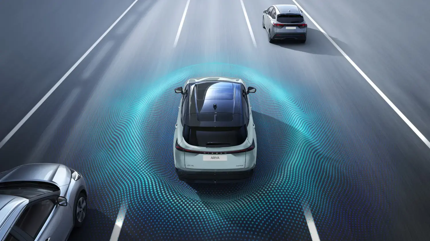 Nissan por la autopista con asistencia al conductor para mantener la distancia de seguridad