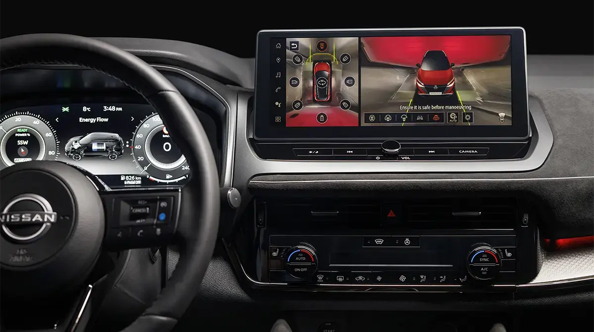 Interior de un vehículo Nissan