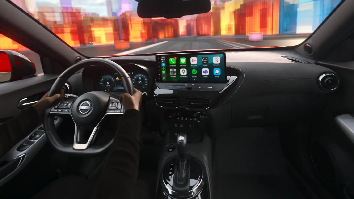 Vista interior frontal del Nissan Juke con conductor