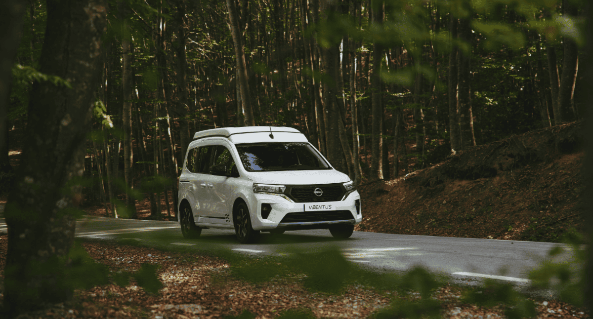 Townstar Ventus Luxury circulando por carretera de montaña