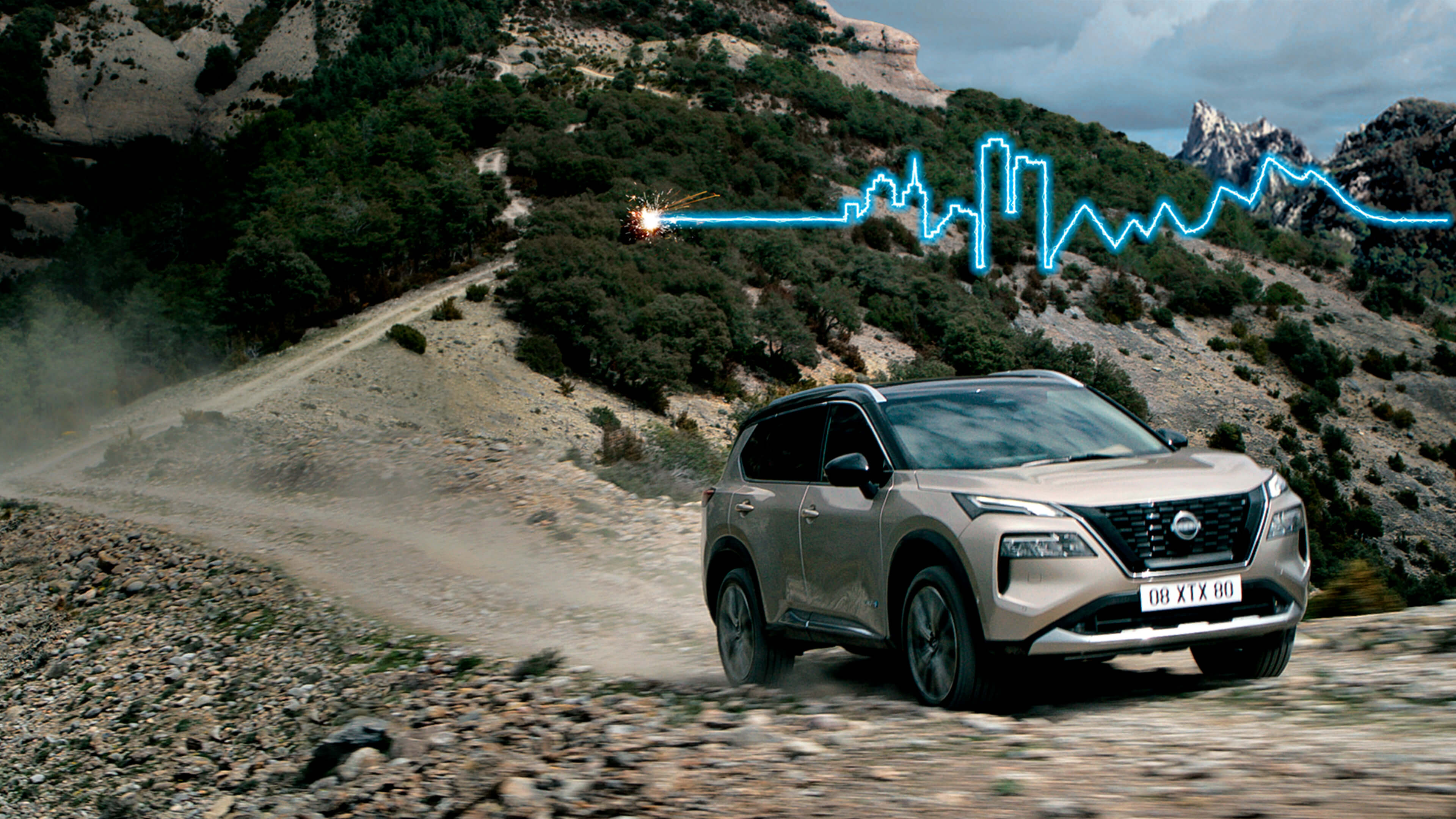 X-TRAIL en una carretera de montaña