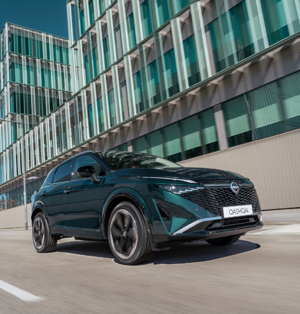 Nissan Qashqai circulando por ciudad