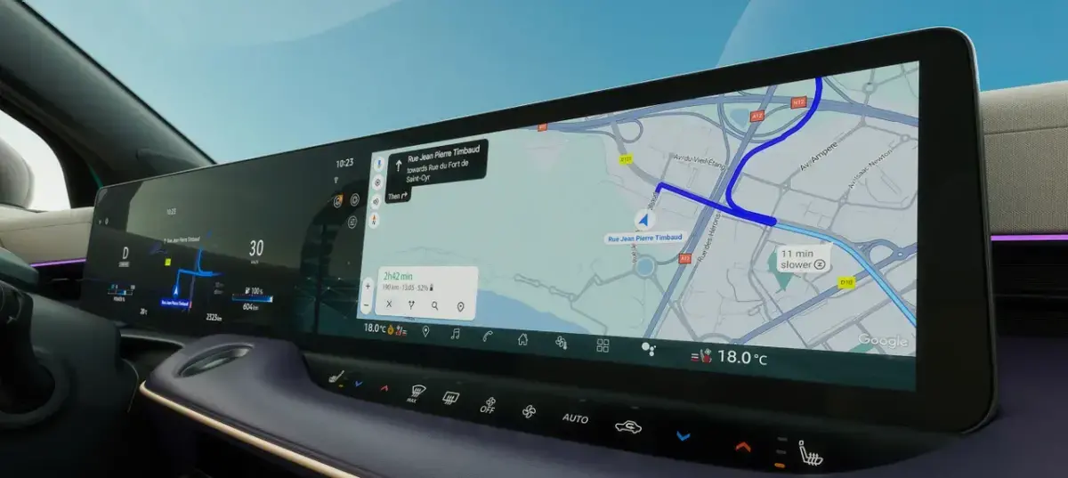 Tieto- ja viihdejärjestelmän kosketusnäyttö navigaationäkymällä