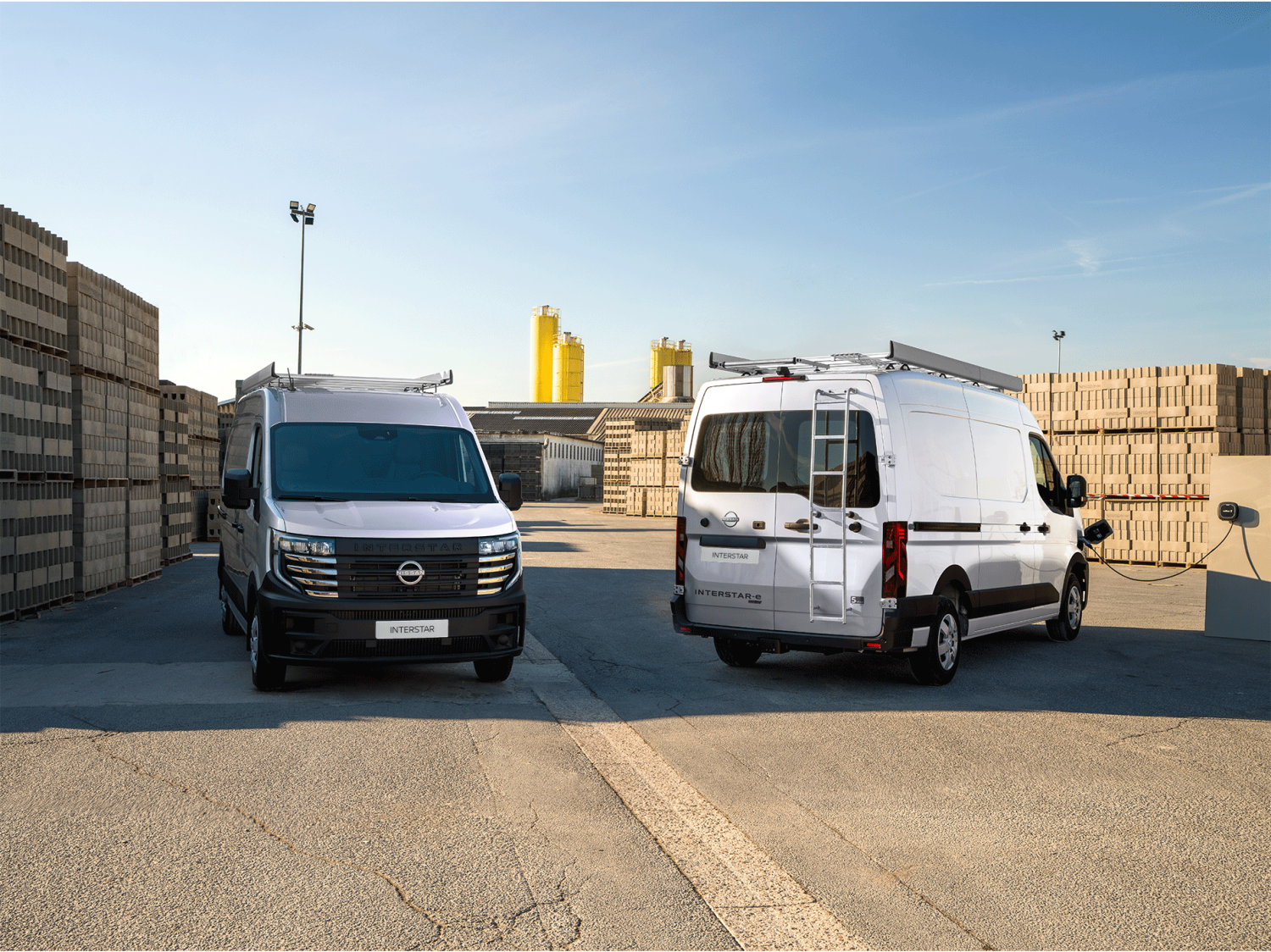 Nissan Interstar de face et de 3/4