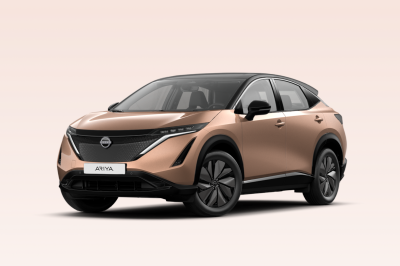 Le Nissan ARiYA vu de 3/4 face.