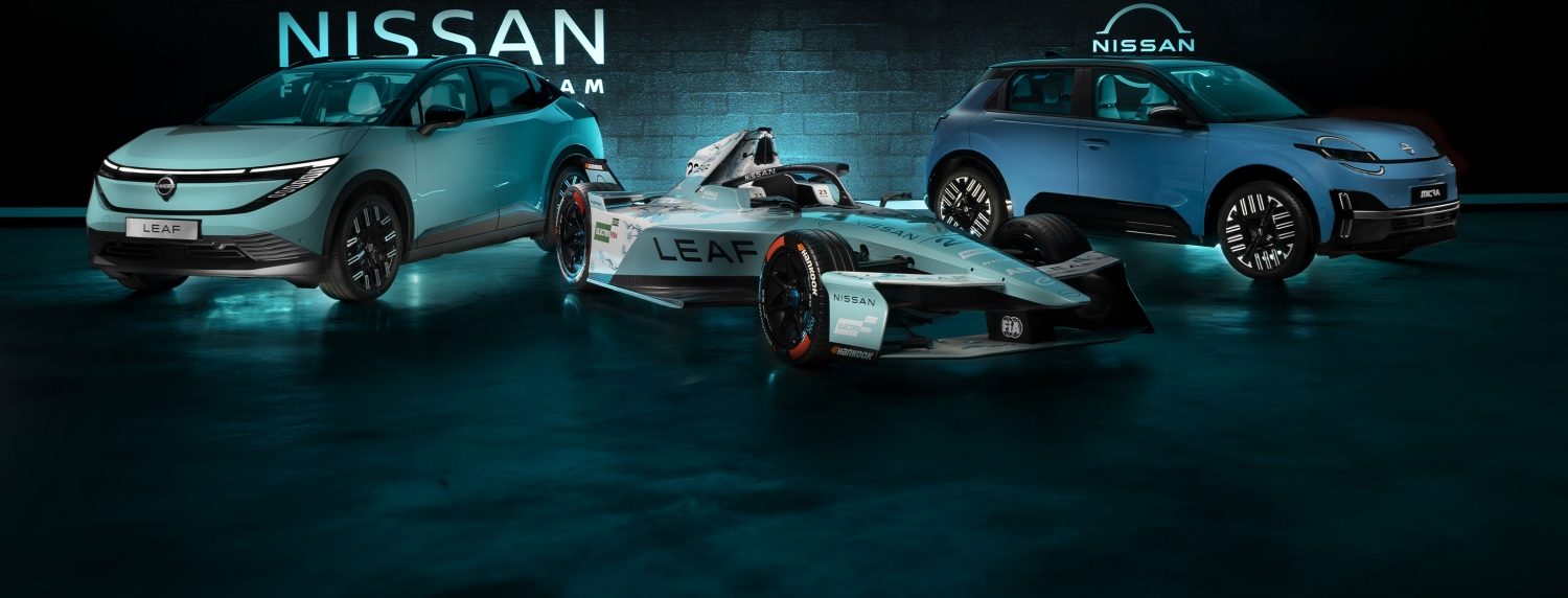 Nissan JUKE Hybrid kørende i byen