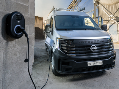 Interstar électrique en train de charger